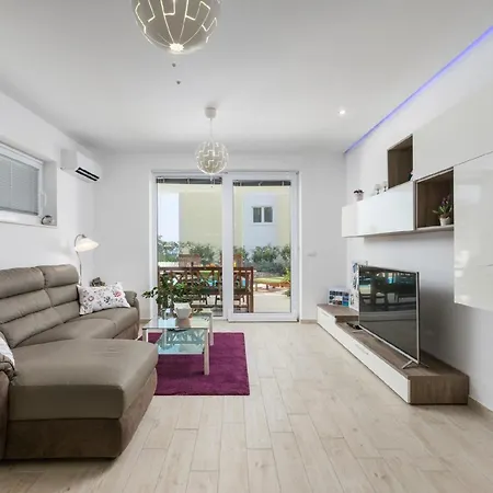 Ferienwohnung Mit Privat Pool Und Dachterrasse Mit Whirlpool Und Meerblick * Makarska