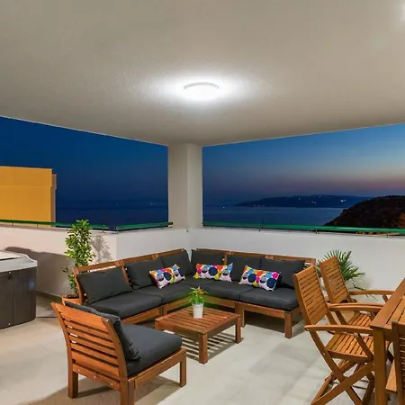 Ferienwohnung Mit Privat Pool Und Dachterrasse Mit Whirlpool Und Meerblick Makarska